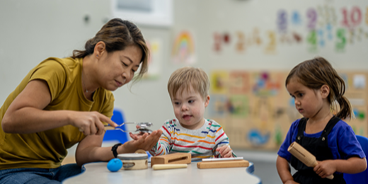 Dans l’attente de nouvelles places en crèche, la Ligue des familles appelle les pouvoirs publics à au moins atténuer l’impact financier du manque de places pour les parents