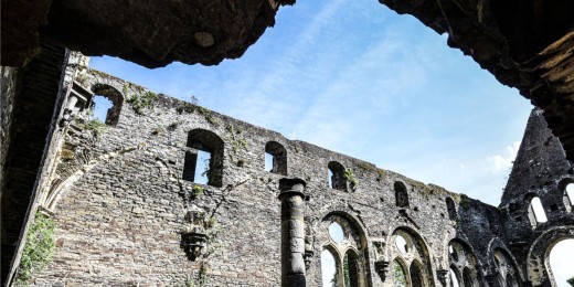 Des idées de balades en famille autour des lieux avec des ruines