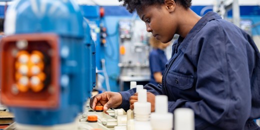 Les familles précarisées face aux coûts scolaires du qualifiant