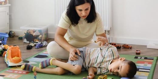 Contrairement à ce qu’indique le Ministre Clarinval, toujours aucune solution pour les aidants-proches