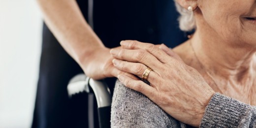 Une solution pour les aidants-proches exclus du chômage&nbsp;?