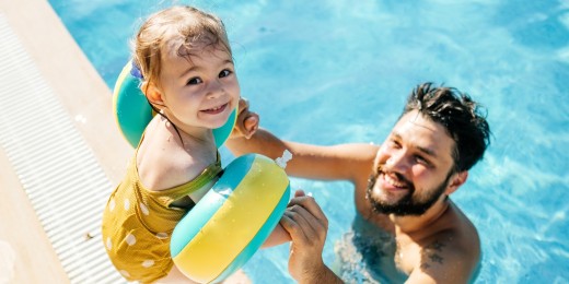 Partir en vacances avec son enfant après une séparation : attention aux erreurs