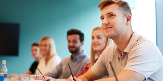 Job étudiant : combien d'heures votre enfant peut-il travailler sans perdre ses allocations familiales ?